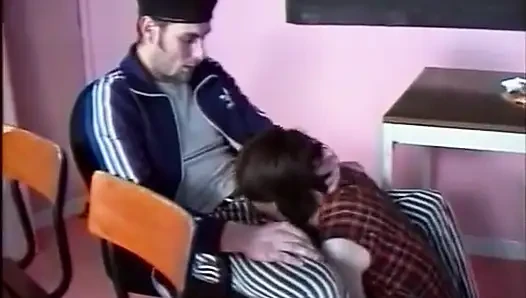 Alman sürtükler bölüm 21'in tadını çıkarmak için amında uzun bir yarak istiyor