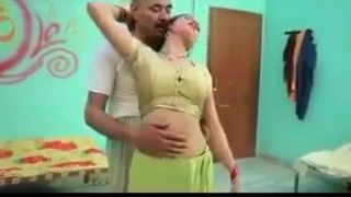 Индийская новобрачная жена, горячий секс, романтическая сцена