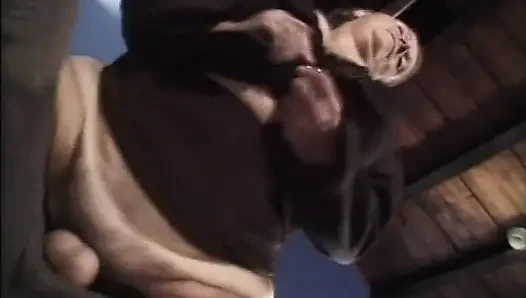 Memek berbulu cewek semok ini dientot habis-habisan sampai dicrot di mulut di belakang pub