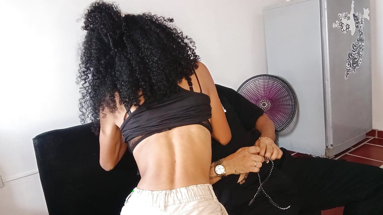 Saborosa magrinha tem sua buceta tão quente que eu quase acabei dentro dela