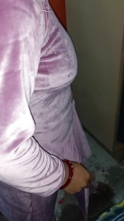 Panjabi Bhabhi Having Change Her Dress.