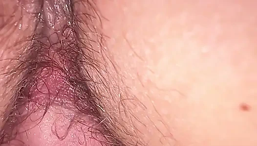 Замедленная съемка раком и кримпай, текущий в видео от первого лица, волосатая жена крупным планом в любительском видео