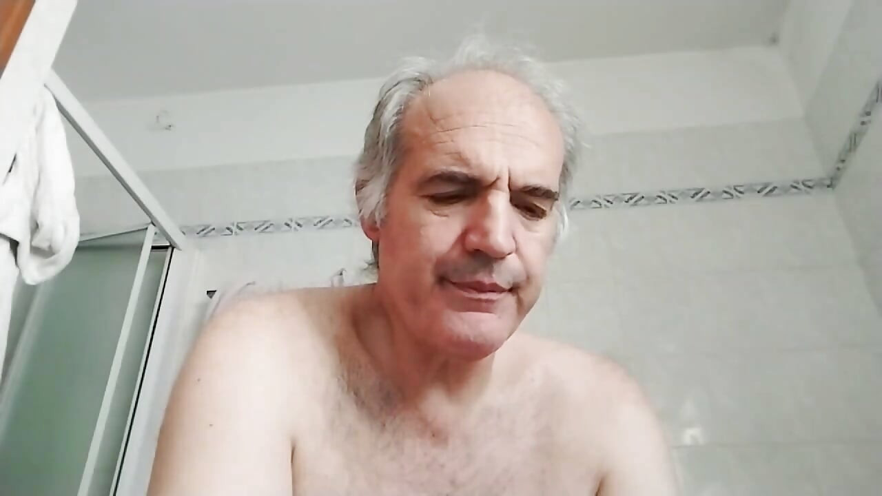 Moje lice, moj kurac i moji pazusi u prvom planu!