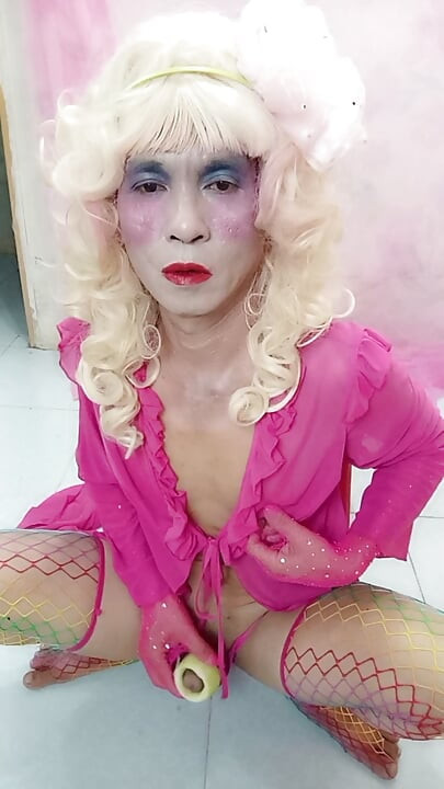 Oanh Le transgender memakai pakaian seksi, lucah, melancap kote dengan lembut terlalu menggembirakan