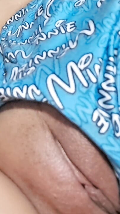 Actriz porno se masturba y muestra sus grandes Senos