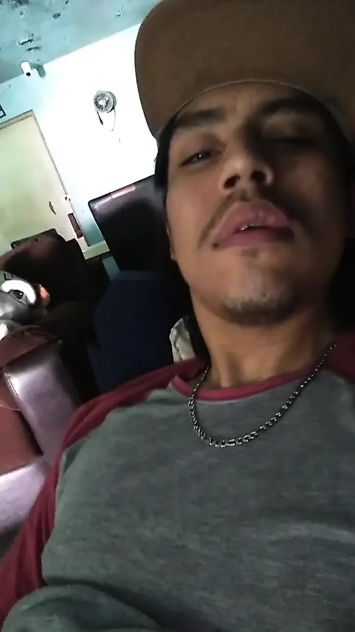 Datang ke sofa kamu akan bersenang-senang