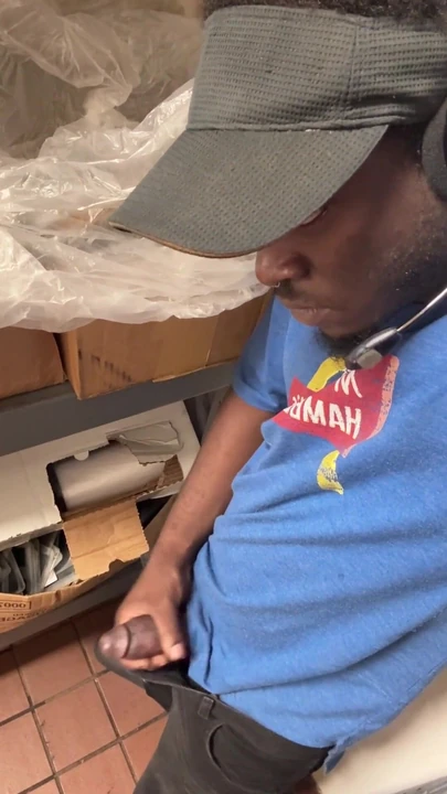 Momento cativante de "Nsfw me sendo muito no trabalho e quase fui pega pt3 dis onde eu doido e quase fui pego várias vezes"