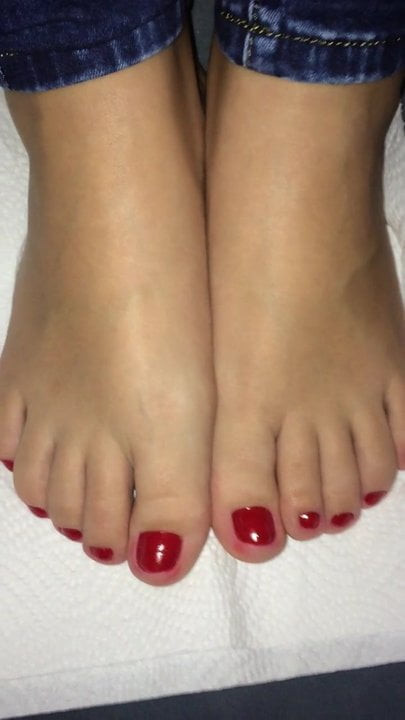 Cum on my wifes feet