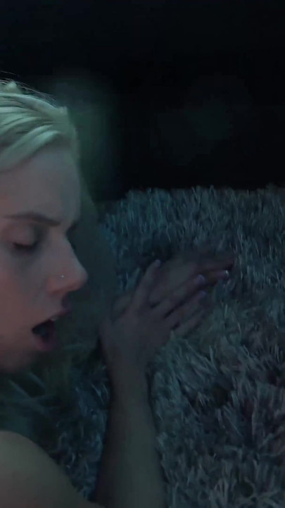 Blonde cutie gets creampie during sex in car