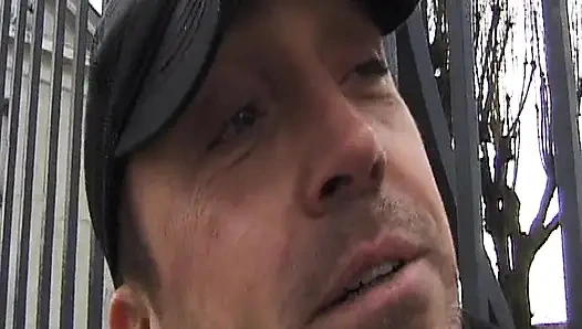 Sarışın Fransız fahişe yüze boşalmadan önce iki yarağa biniyor