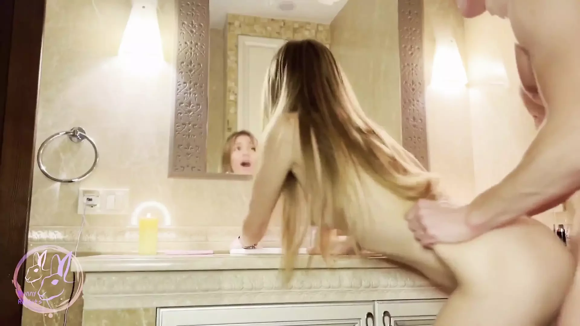 Megbaszott egy kurvát, miközben amatőr fürdött - Bunny_rabbits