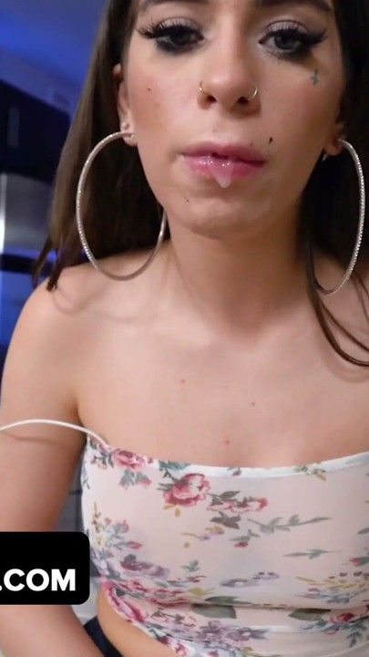 Ateşli azgın genç üvey kız Joseline Kelly üvey babasını twerk yaparak baştan çıkarıyor ve orgazm olmak için sikiyor bakış açısı - dadcrush | Klip 2