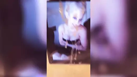 Nikki boşalıyor