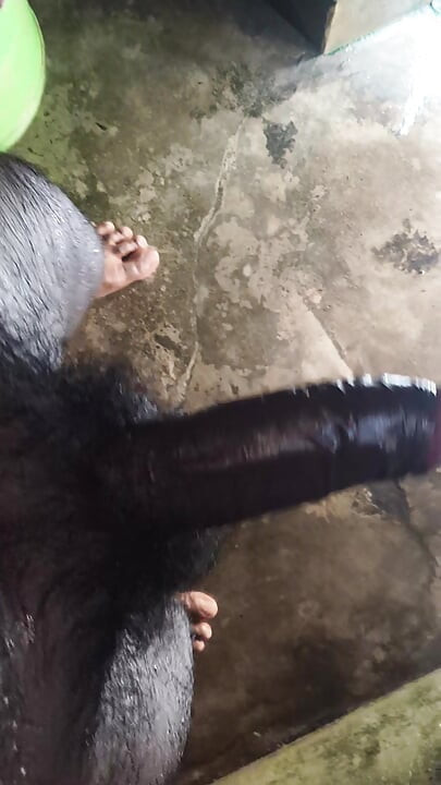 Bathroom me mutti mar diya