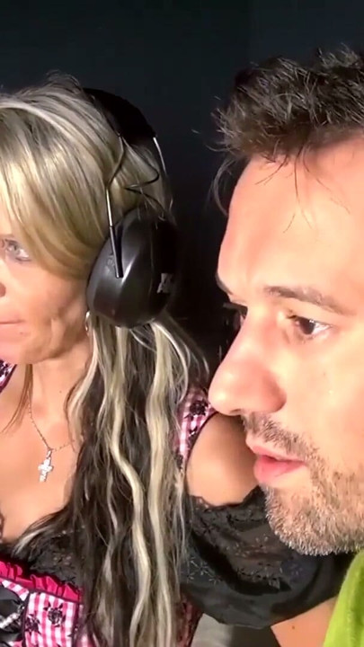 Erst wird gesungen dann geschluckt sex im Tonstudio | Clip 1