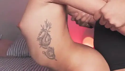 Tinder kızı sürtük oluyor ve ilk randevuda bana götünü veriyor