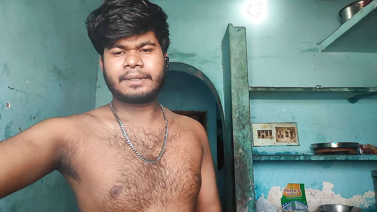 ALONE AT HOME FULL MOVIE ( HINDI AUDIO
