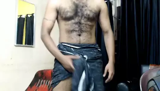 Tamilski mężczyzna uprawia masturbację w pokoju 1