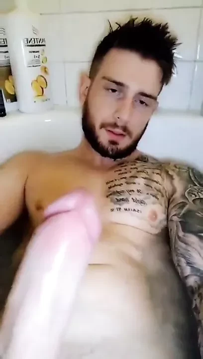 dövme adam mastürbasyon duş zaman
