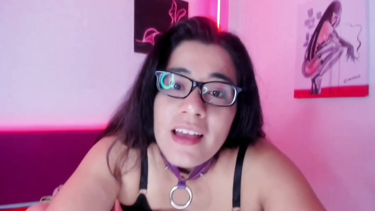 Îți arăt curul și îmi pun un vibrator în vagin