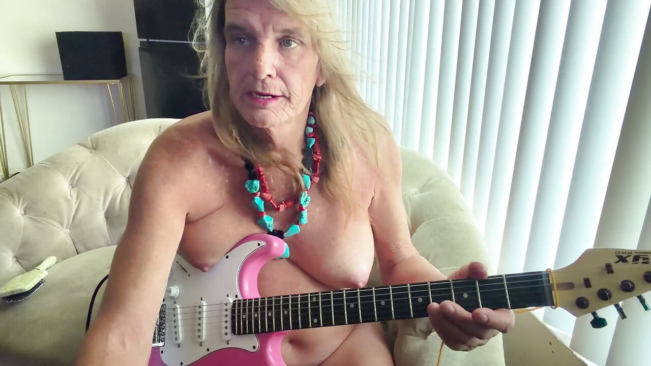 LizzyYum SD JULY 2026 big tits electric guitar shemale music