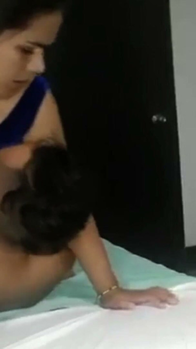ملازمہ کو گھر میں اکیلا پکڑا اور براہ راست اس کی پسی میں اپنا ڈک گھسا دیا | کلپ 2