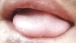 Compilation de lèvres sexy avec la bouche, façon russe lactée
