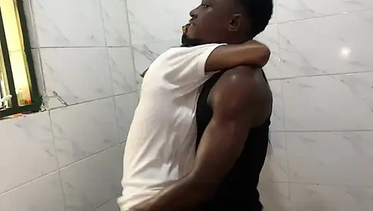Musa ngentot ganas pembantunya di kamar mandi