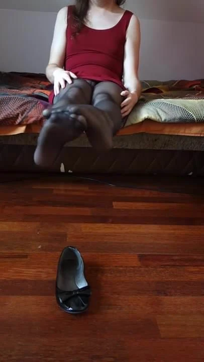 Feet and legs tease in pantyhose