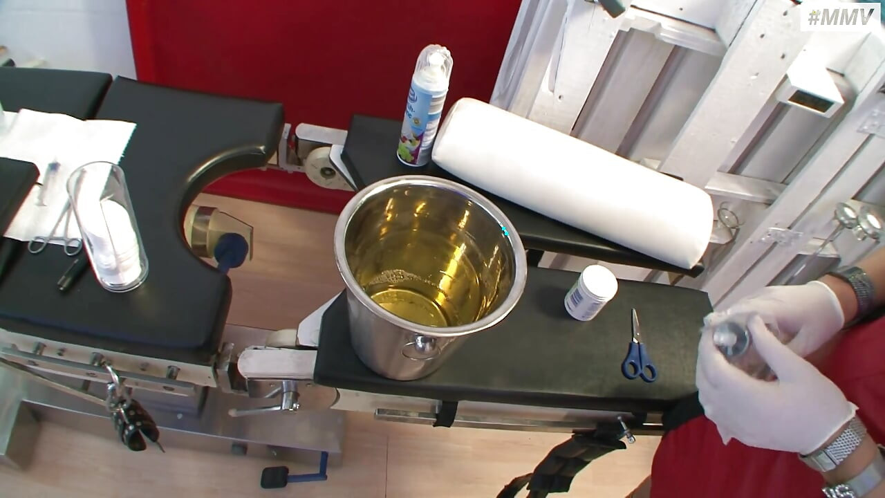 ドイツの緊縛 - 奴隷尻舐め浣腸