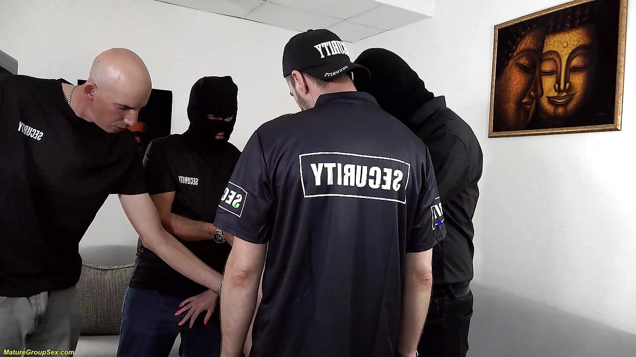 extrem DP bukkake gruppknull med bystig mogen