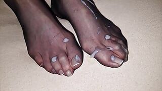 Cum on perfect france toenails black nylon feet