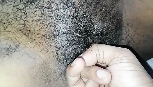 Sert boşalana kadar klitorisini ovuyor - yoğun amcık oyunu orgazmı