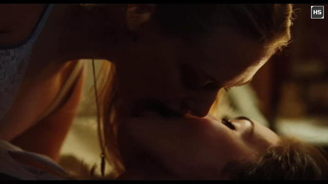 Megan Fox and Amanda Seyfried – Lesbian Kiss 4K