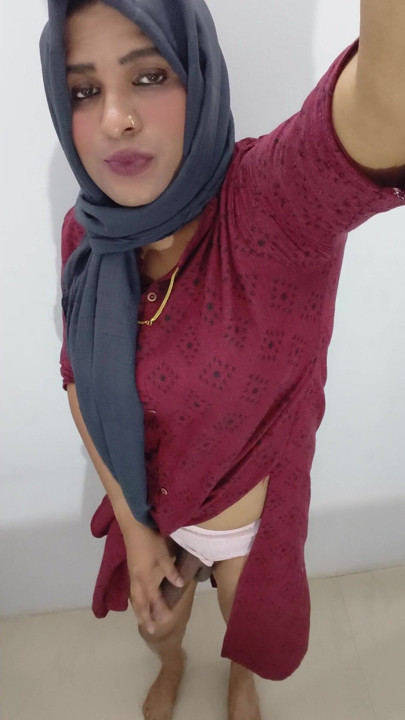 TRAVESTI CON GRAN POLLA NEGRA