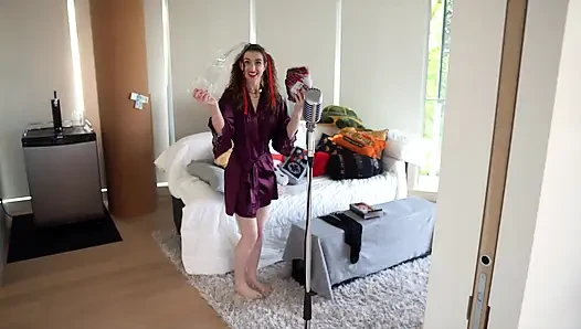 Öğretmenin evcil hayvanı, bir asi videosu