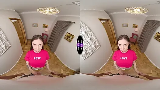 Mandy Moon spor salonundan sonra çay içmek yerine yarak emiyor - teenmegaworld