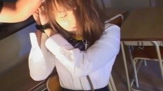 Японскую школьницу жестко трахнули