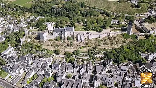 Lucy, si cewek hot rambut cokelat, dientot sama dua