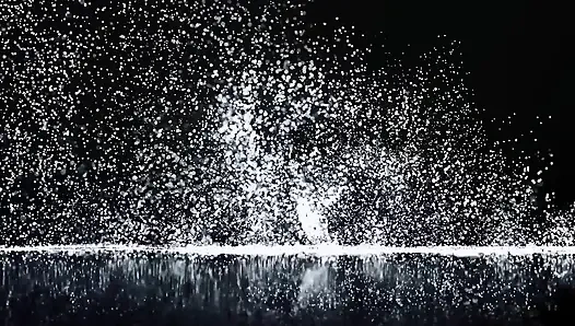 Темноволосая богиня сосет большой хуй и получает глубокий длинный трах