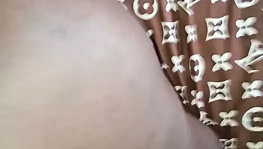 Ich ficke Josse's große hintern doggystyle auf meinem bett