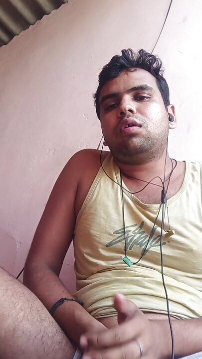 Indian boy name Ismaatdeva giving her fans to Silent jerk with funny handpee