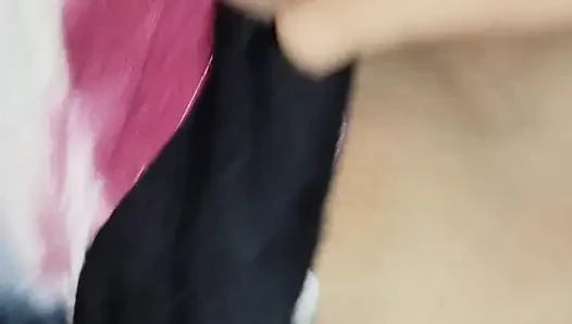 Hintli üvey kız kardeş döl yemek istiyor