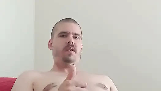 Beyaz Amerikalı adam sünnetsiz yarağına mastürbasyon yapıyor