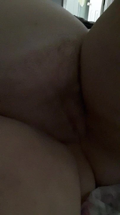 Showing her pussy