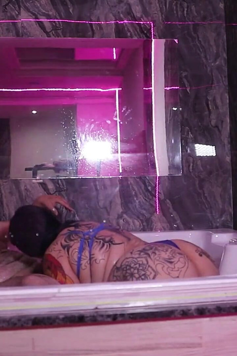Seks Anal Di Jacuzzi Dengan Seorang Gadis Argentina Yang Ingin Pantat Perawan Hancur