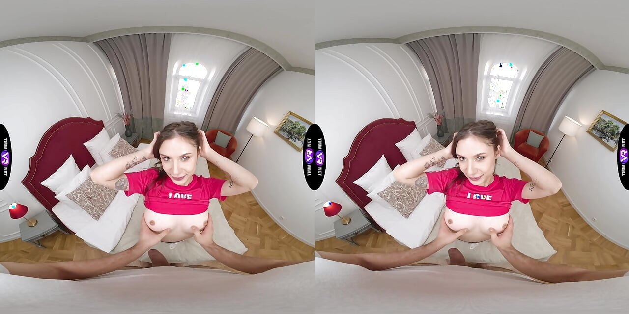 Mandy Moon spor salonundan sonra çay içmek yerine yarak emiyor - teenmegaworld