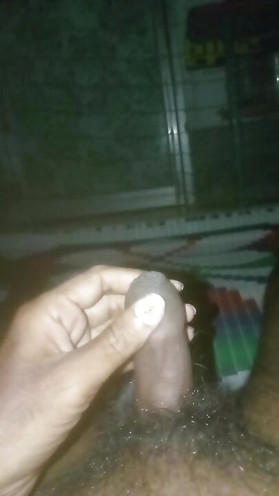 Shaking the Dick by hand job working at night in the bed.