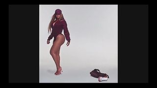 Beyonce gimiendo y mostrando su botín fantástico