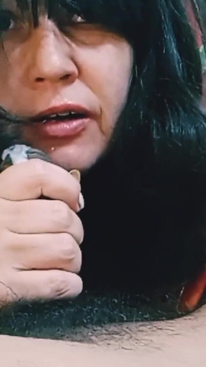 Nezaboravan trenutak iz "Žedna kurva duboko guta kurac do suha".